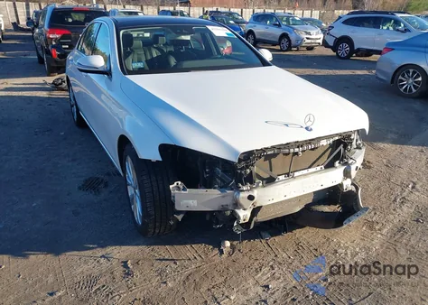 2018 Mercedes-Benz E 300 4Matic z USA, uszkodzony, nr VIN WDDZF4KB4JA354178